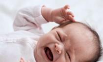 Почему новорожденный малыш постоянно плачет: причины и проверенные способы быстро успокоить грудного ребенка